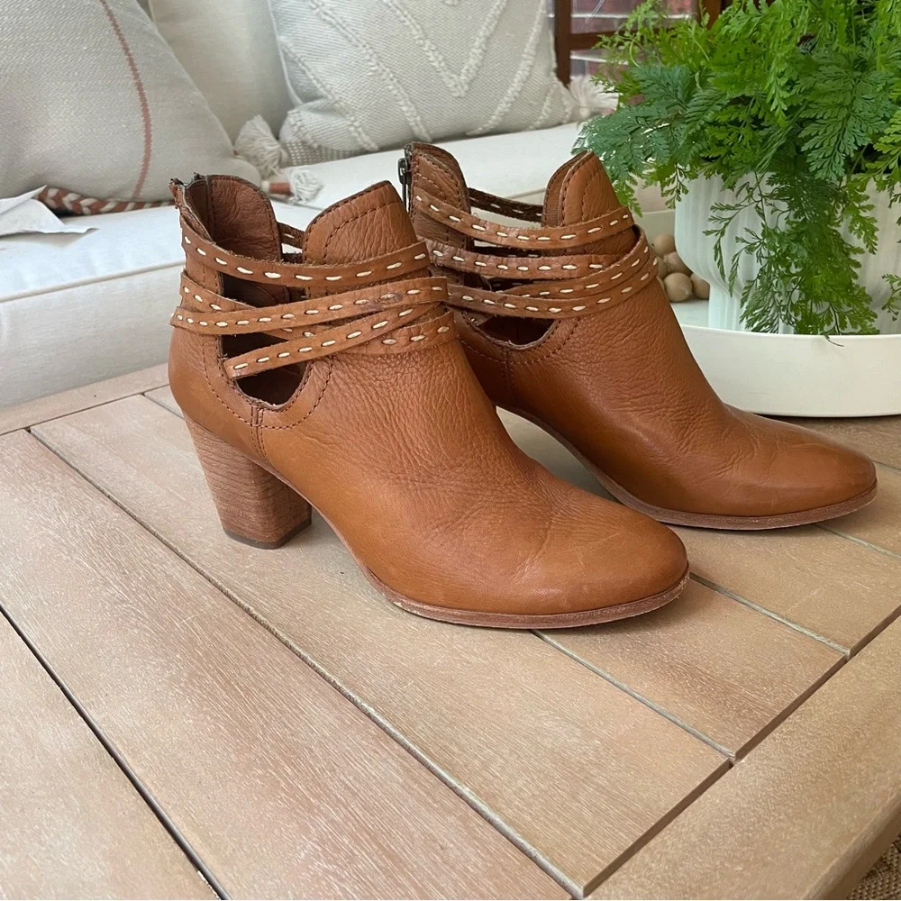 FRYE Naomi Pickstitch Shootie Buckles Tan Leather Booties Ankle Boots Size 8.5
